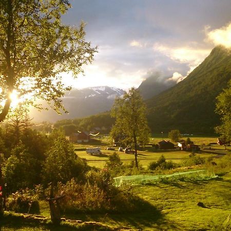 Dalen Gaard Camping Og Hytter Geiranger Bagian luar foto