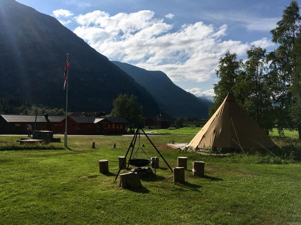 Dalen Gaard Camping Og Hytter Geiranger Bagian luar foto